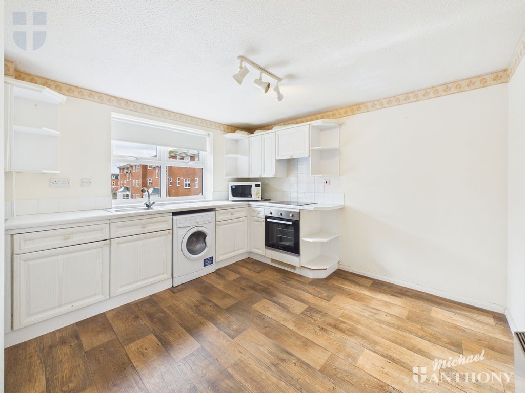 Property photo 3 of 10 Cam03852G0-Pr0554-Still014