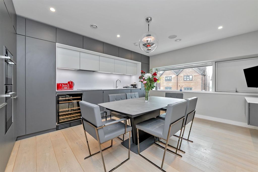 Property photo 3 of 29 95Londonroad-28.Jpg