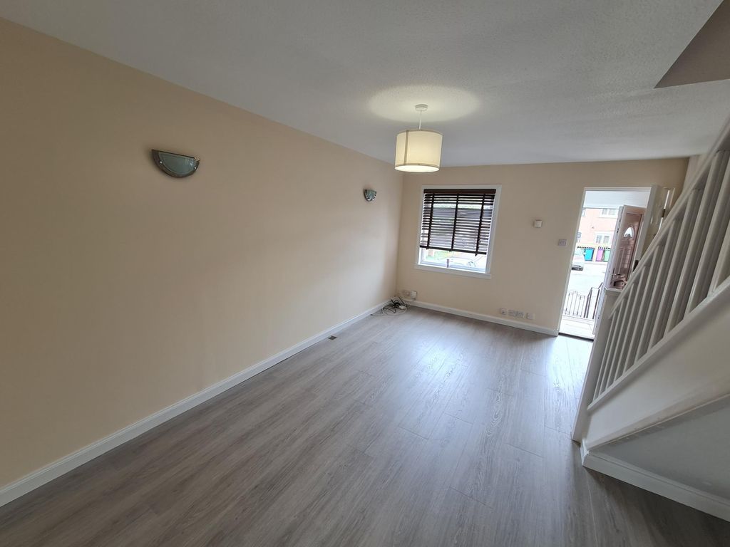 Property photo 3 of 12 Lounge