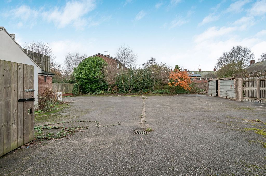 Property photo 3 of 23