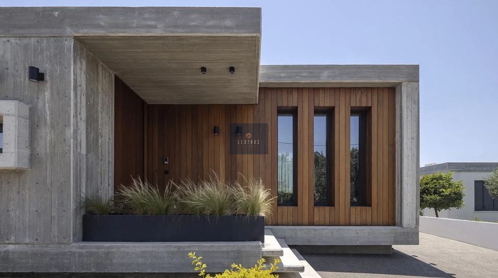 Property photo 2 of 26