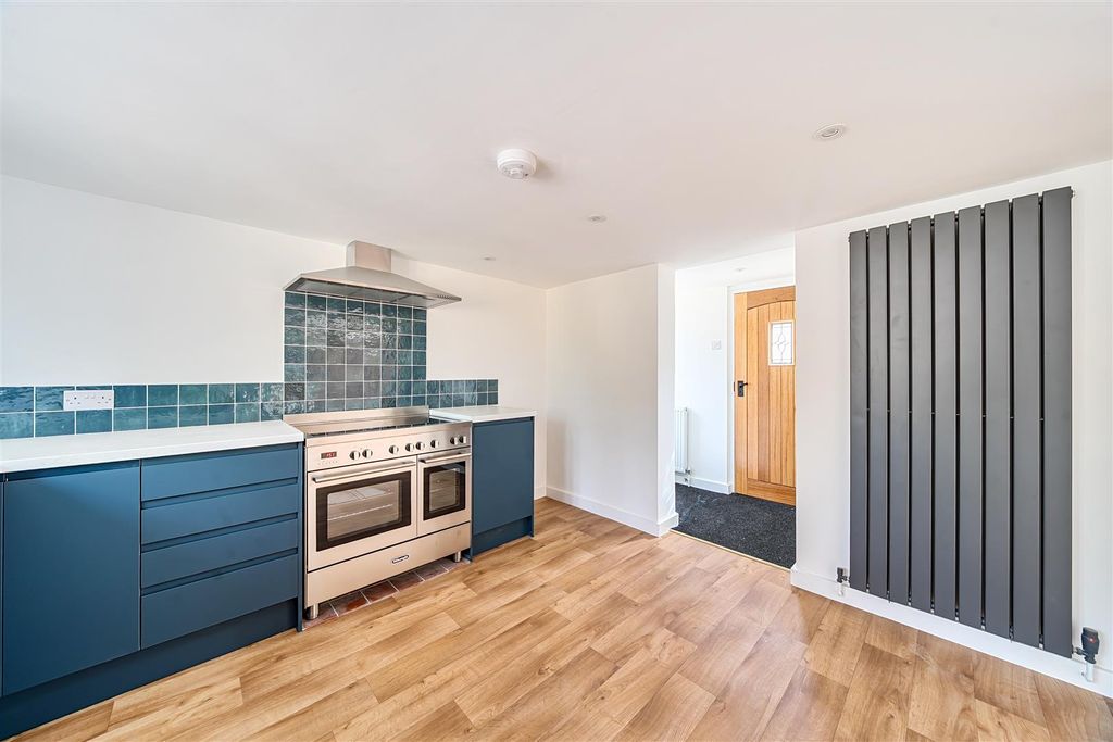 Property photo 3 of 14 Kitchen