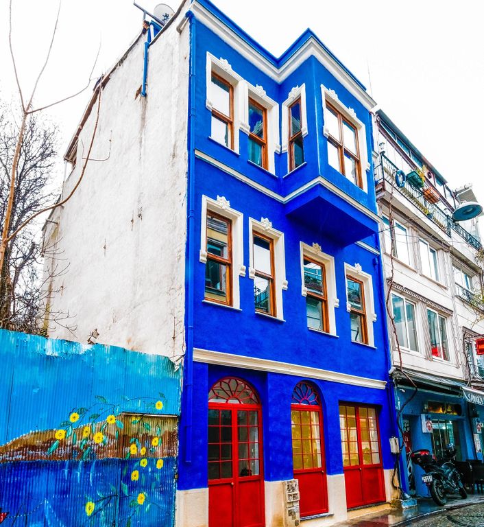 Property photo 2 of 16 Complete Building In Fatih, Istanbul For Sale - Three Floors With Roof Terrace