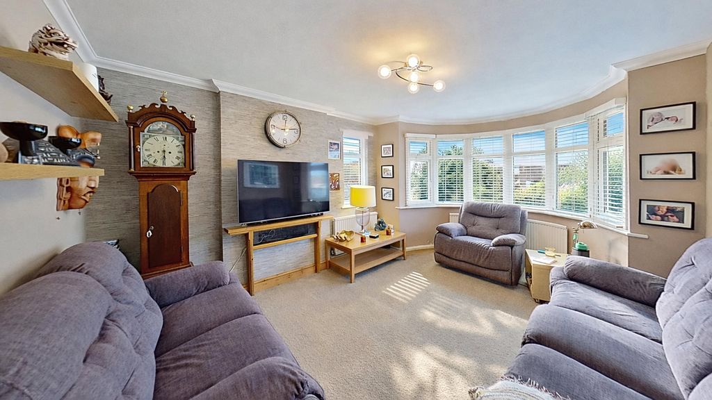 Property photo 3 of 19