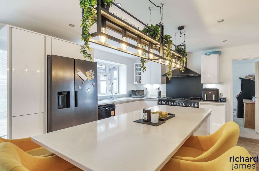 Property photo 2 of 19 6c311Beb-Cb51-456...