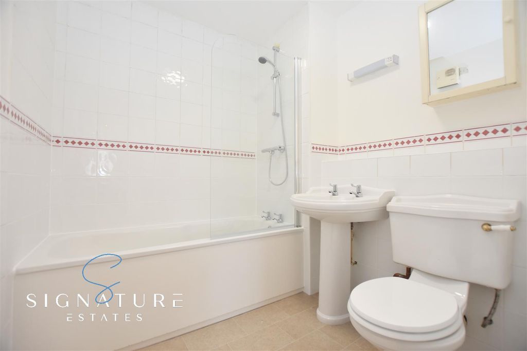 Property photo 3 of 7 Bathroom