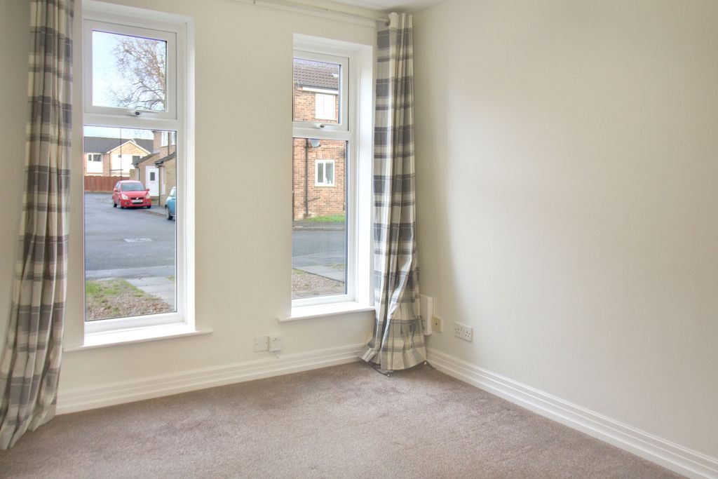 Property photo 3 of 10 Living Room 2