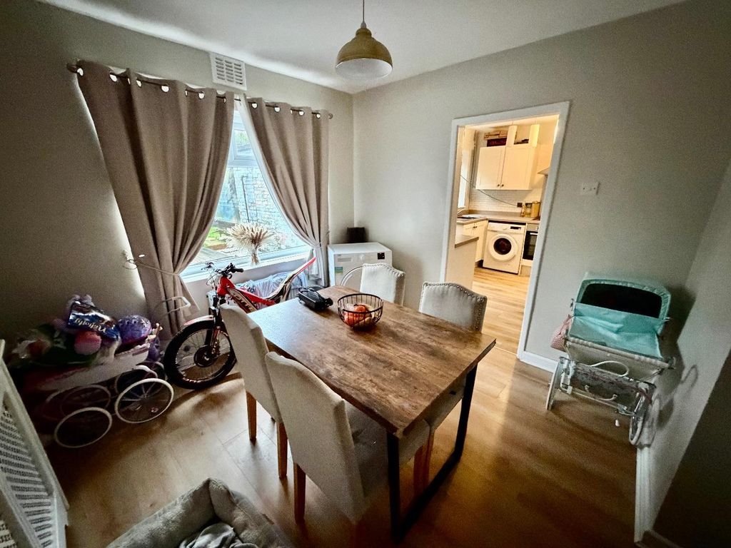 Property photo 3 of 9 Dining Room