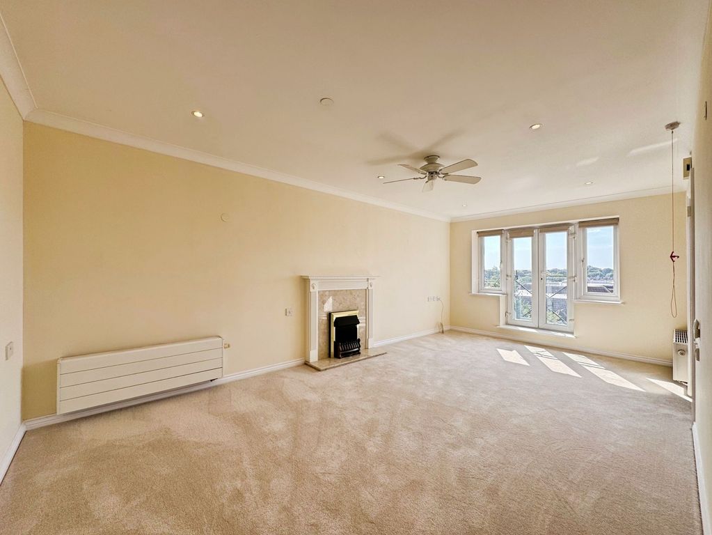 Property photo 1 of 15 Lounge/Dining Area