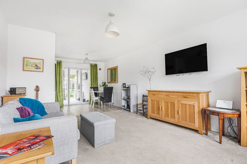 Property photo 2 of 17 Sitting Room