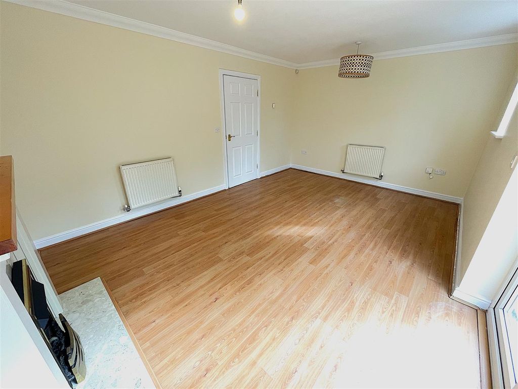 Property photo 3 of 22 Lounge