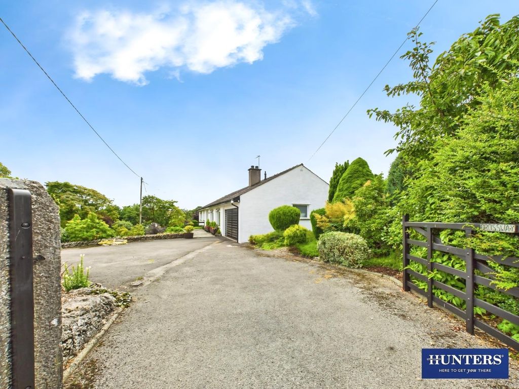 Property photo 2 of 31 Driveway