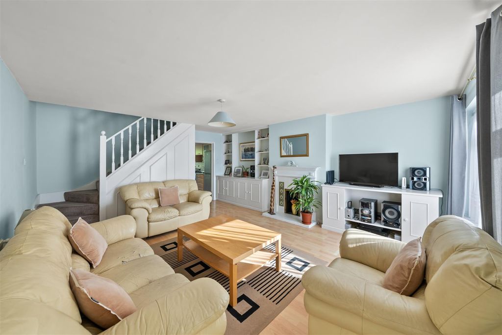 Property photo 2 of 26