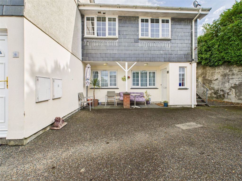 Property photo 1 of 9 Outside
