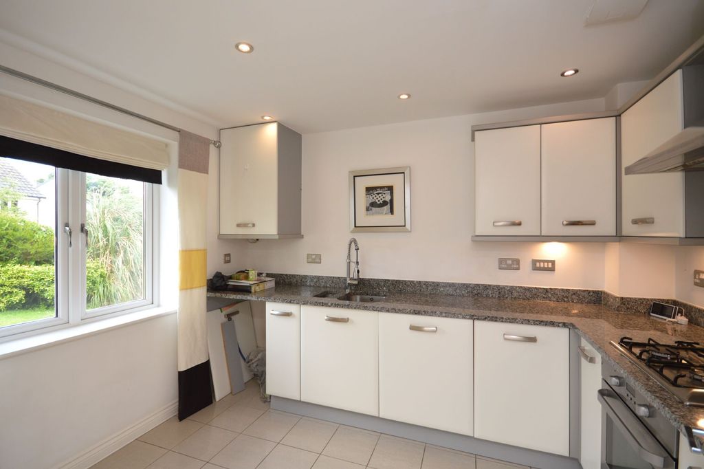 Property photo 3 of 14 Kitchen