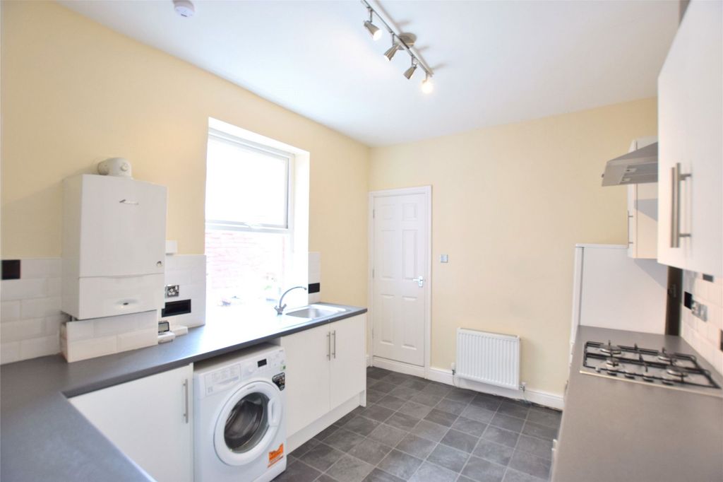 Property photo 1 of 7 Kitchen