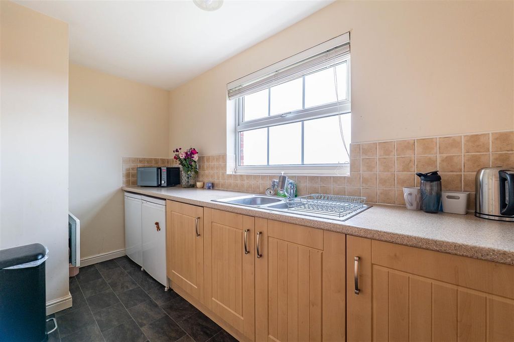 Property photo 3 of 13 Kitchen