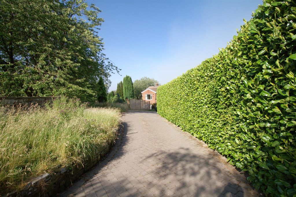 Property photo 3 of 28 Drive..Jpg