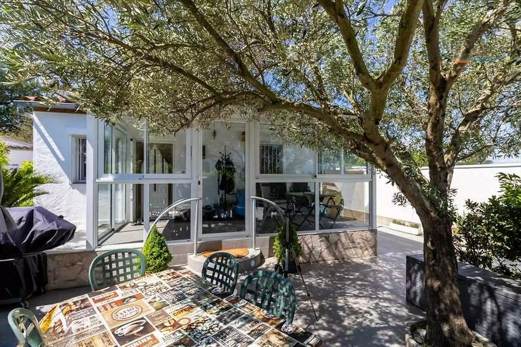 Property photo 1 of 25