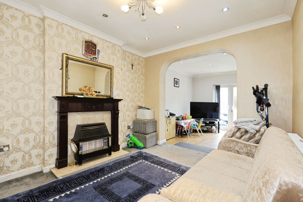 Property photo 2 of 20 Pbox-Img.Jpg