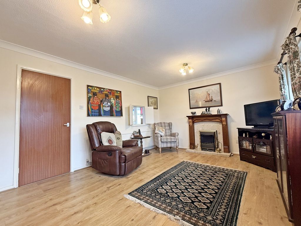 Property photo 2 of 28 Lounge