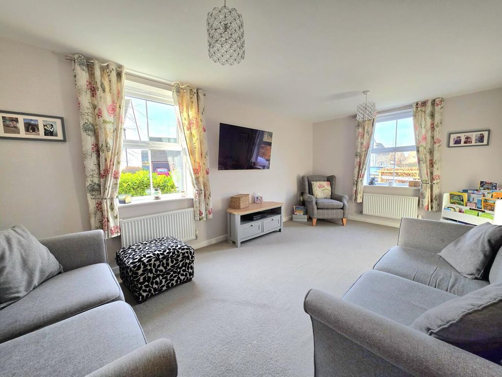 Property photo 2 of 26 Living Room