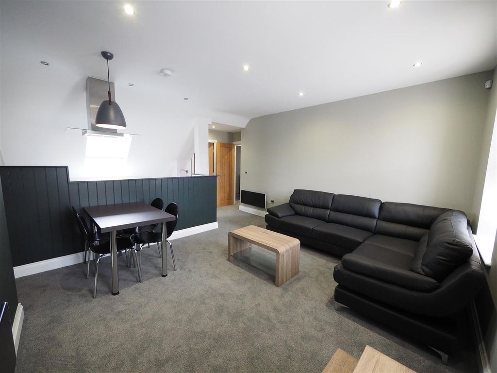 Property photo 3 of 9 Lounge