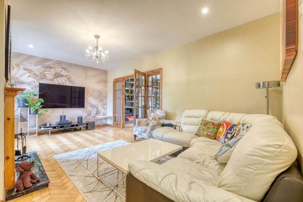 Property photo 3 of 41