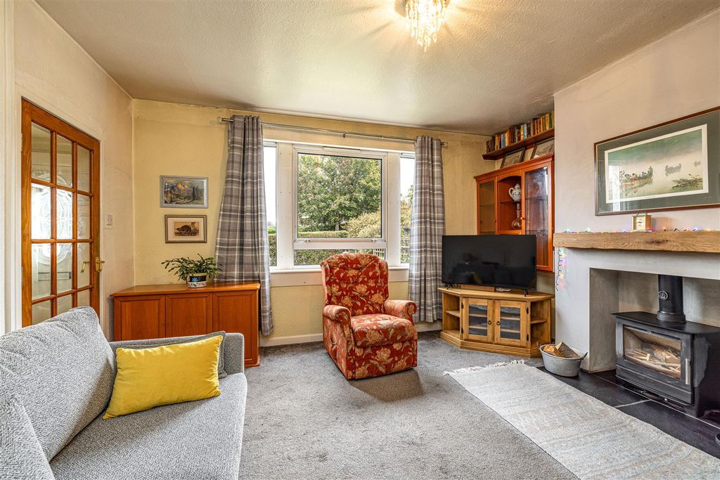 Property photo 3 of 20 24 Priors Walk Melrose 14.Jpg