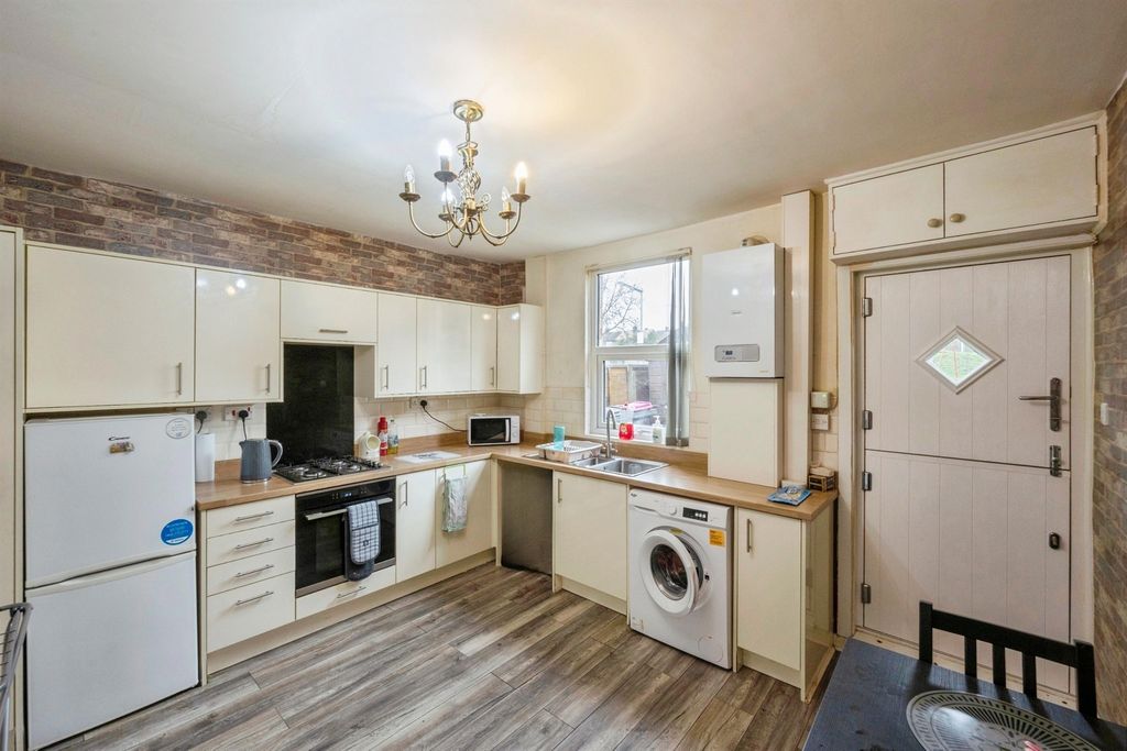 Property photo 2 of 13