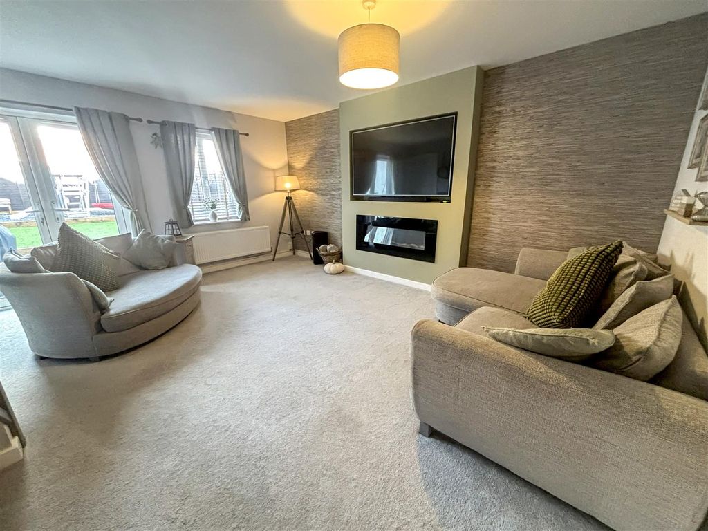 Property photo 3 of 19 Living Room