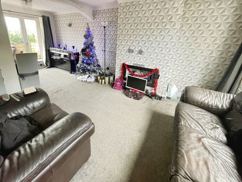 Property photo 2 of 20 Lounge / Dining Room