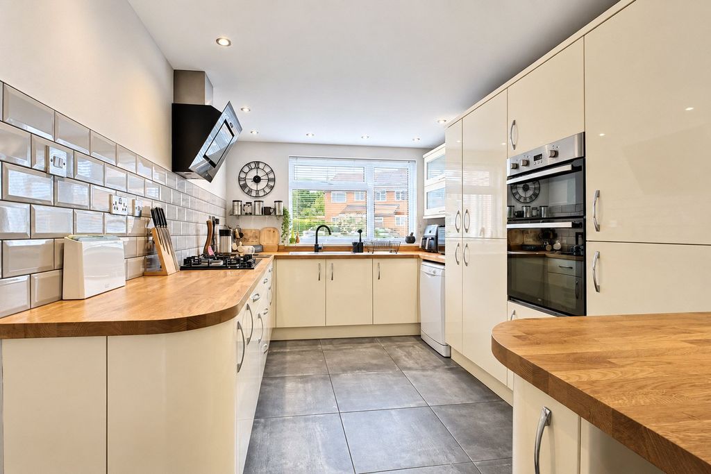 Property photo 3 of 34 Picture No. 50