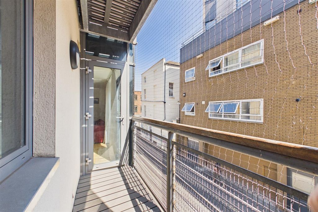 Property photo 1 of 9 Cam03993G0-Pr0169-Still023.Jpg