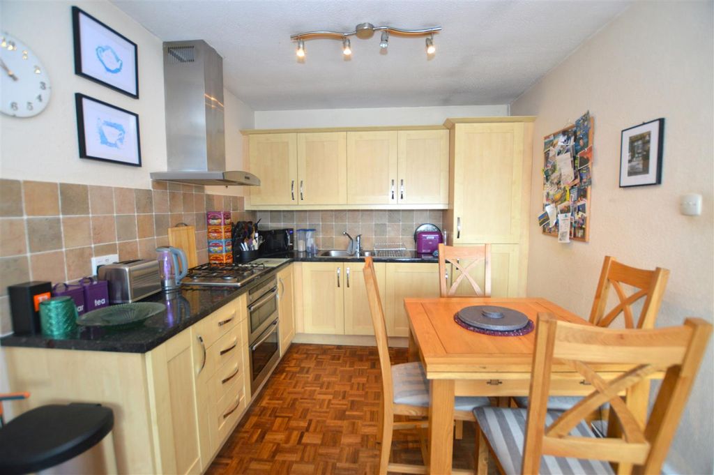 Property photo 3 of 10 13 Carlton House Kitchen.Jpg