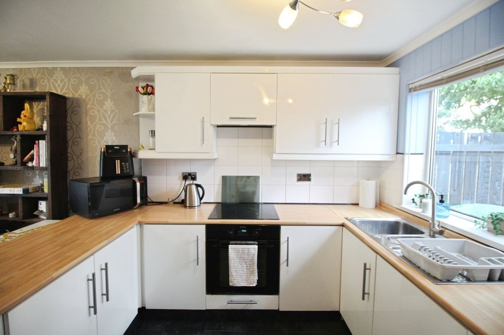 Property photo 2 of 15 Kitchen