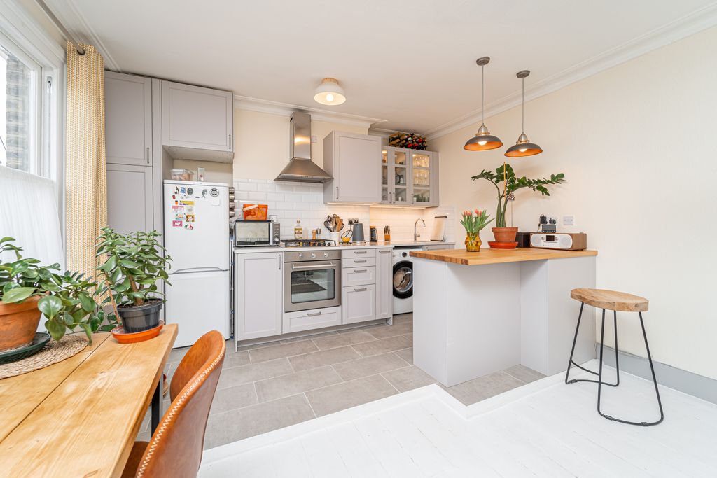 Property photo 3 of 8 Ndb04710