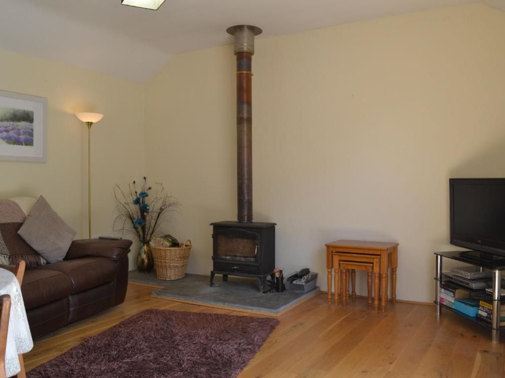 Property photo 2 of 9 714390775