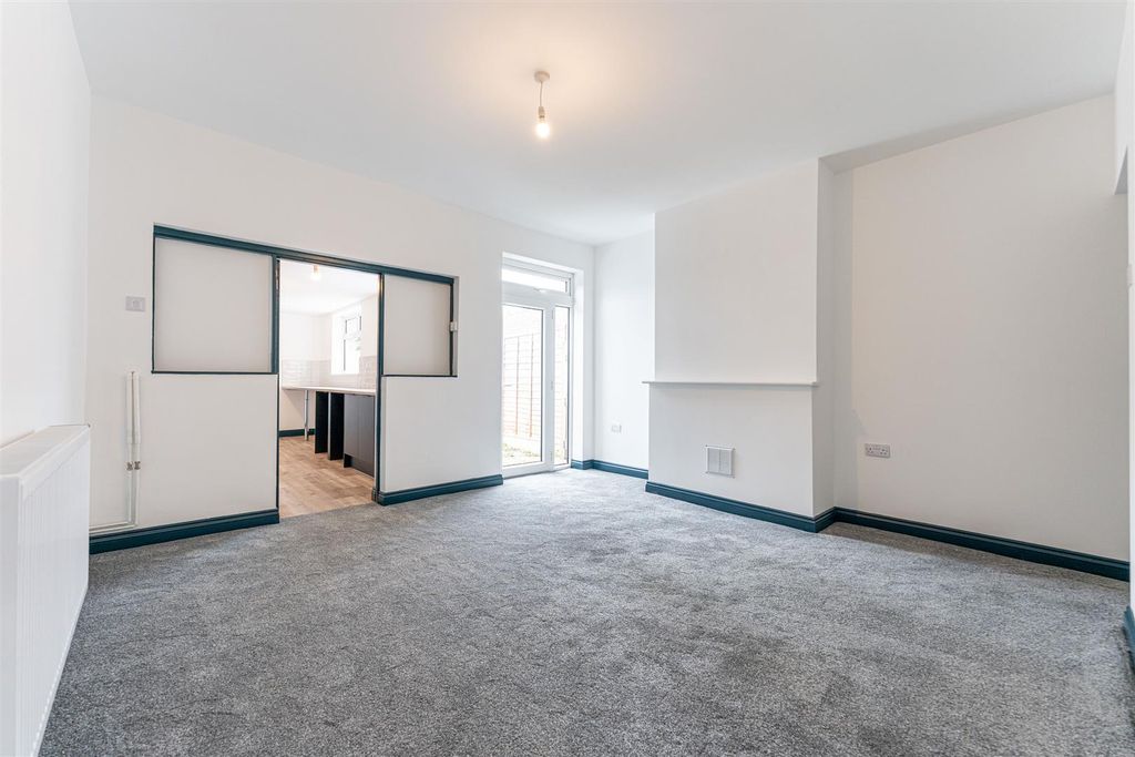 Property photo 3 of 16 160 Lightwood Road - By Ralph Media Group 01112.Jp
