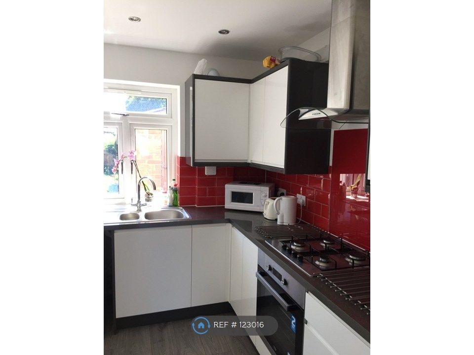 Property photo 3 of 14 Kitchen