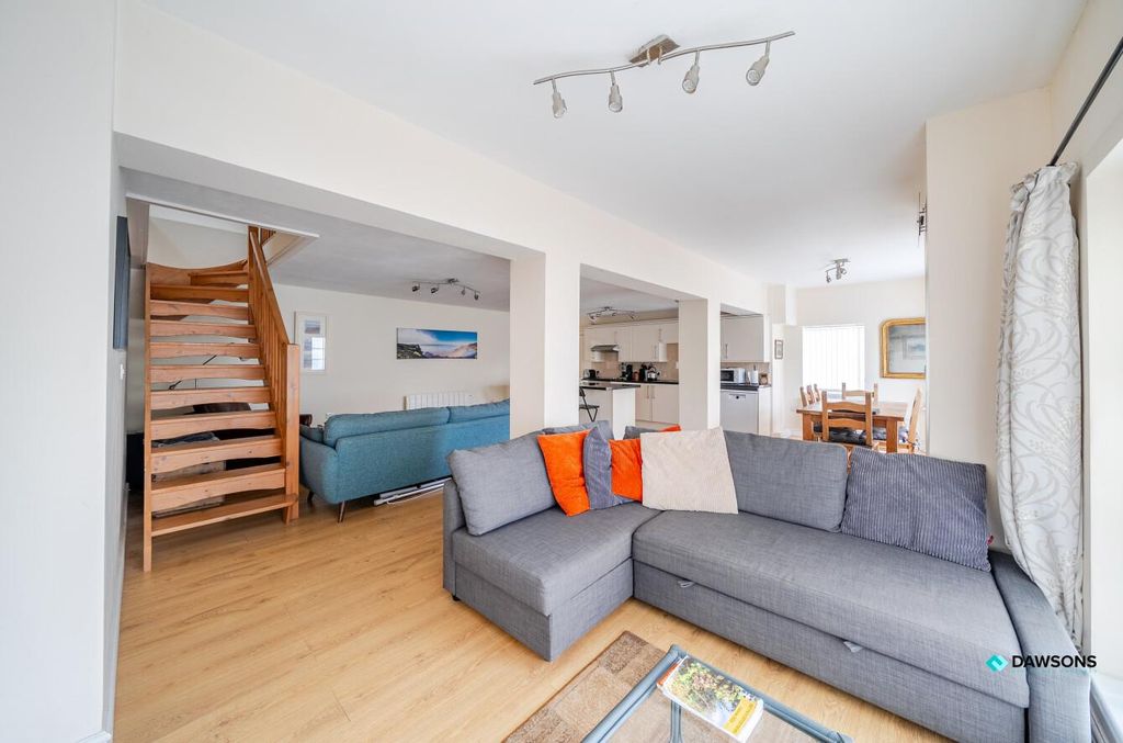 Property photo 2 of 19 2c7Ea851-22Bc-42Fe-B15B-5c896755d718.Jpg