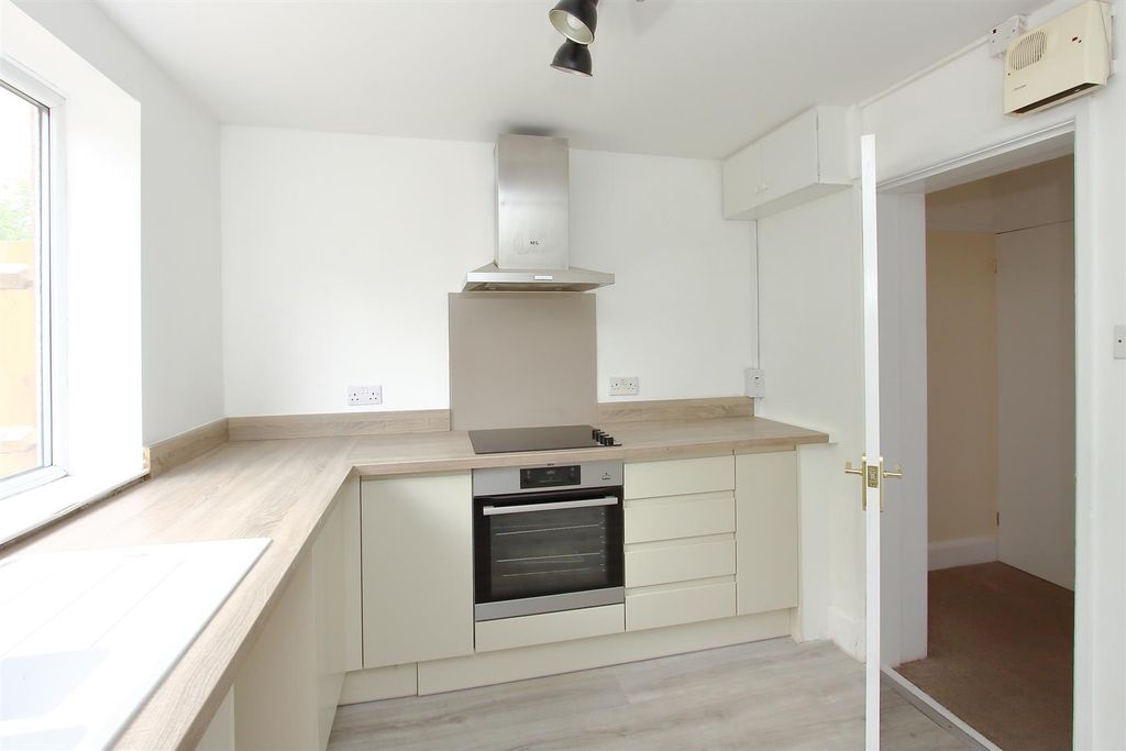 Property photo 2 of 14 Kitchen
