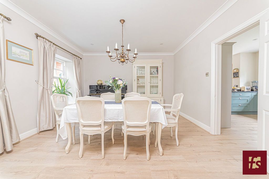 Additional image 6 of 5 bed detached house for saleTalisman Close, Crowthorne, Berkshire RG45