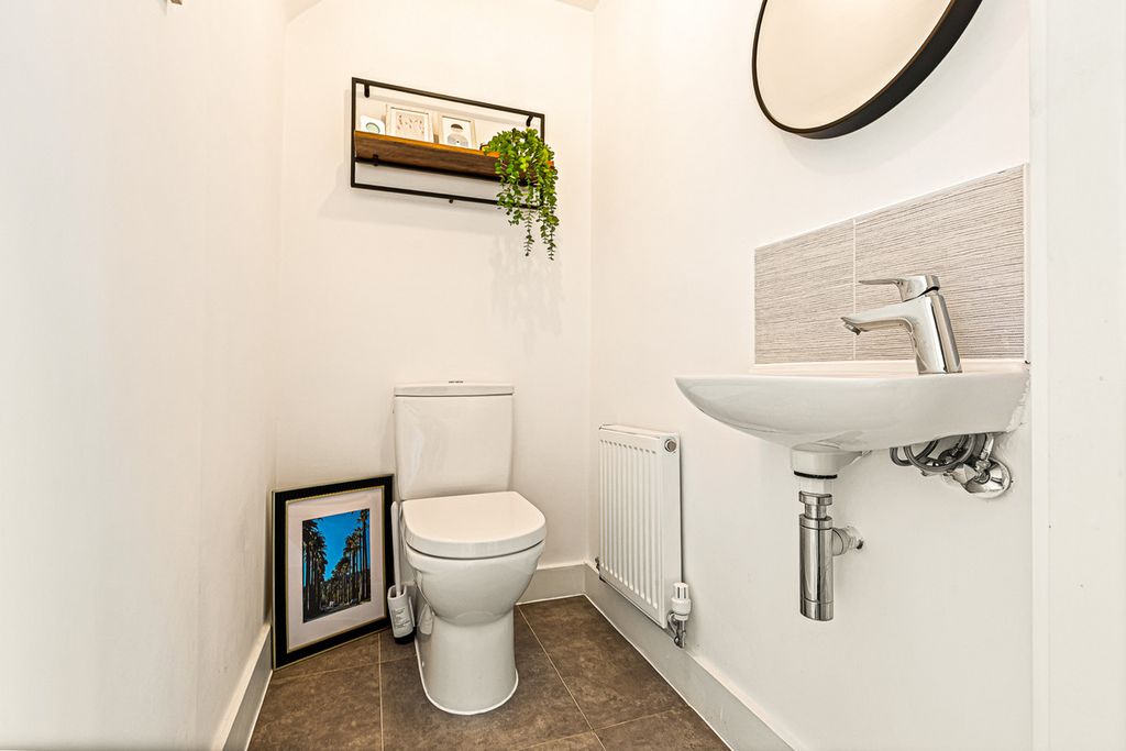 Property photo 2 of 20