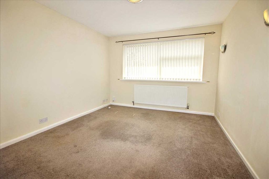 Property photo 3 of 7 Lounge