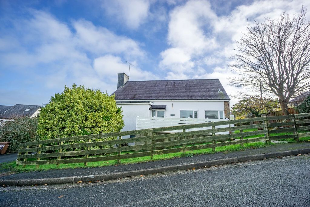 Property photo 3 of 33