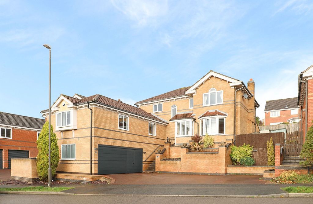 Property photo 1 of 32