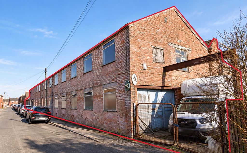 Property photo 2 of 9 Red Line .Png