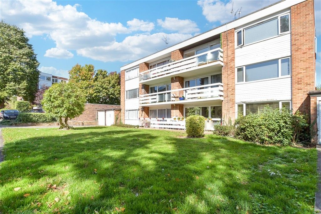 Property photo 2 of 15 Communal Gardens