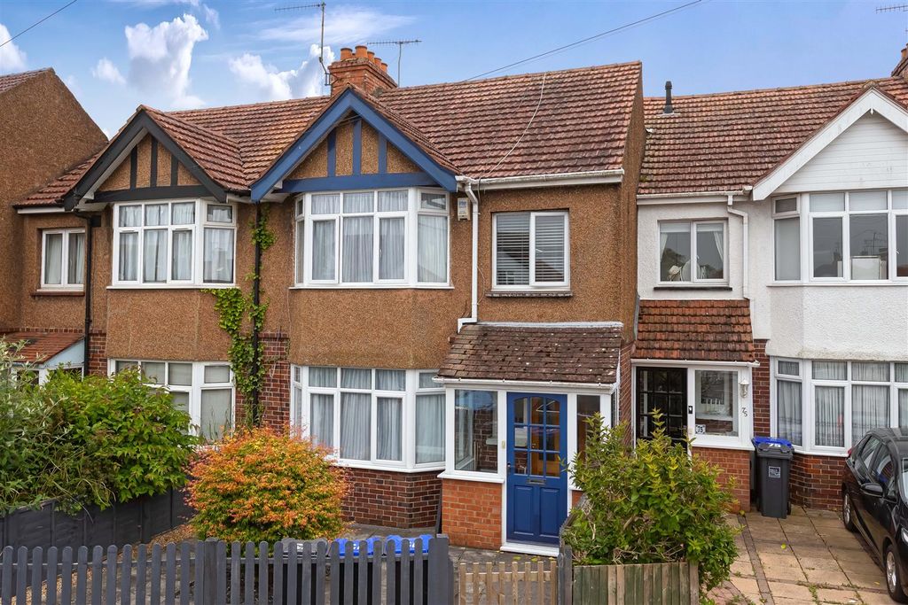 Property photo 1 of 13 Pavilion Rd_19.Jpg